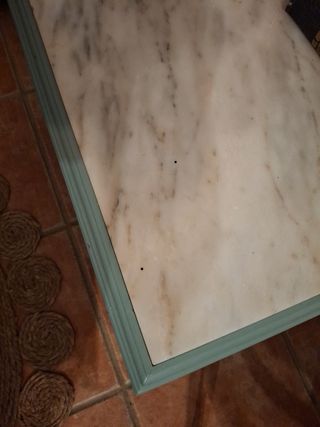 Mesita de centro de mármol y madera