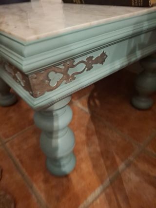 Mesita de centro de mármol y madera