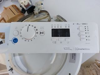 Bisagra Puerta Lavadora Indesit BWA81283X