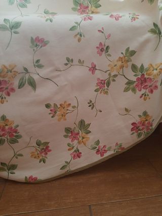 Mantel de mesa camilla con rosas