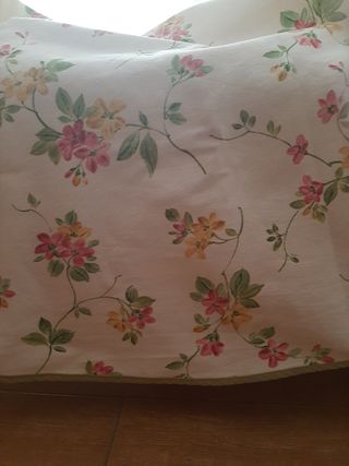 Mantel de mesa camilla con rosas