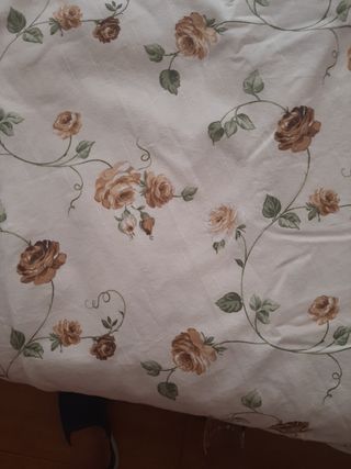 Mantel de mesa camilla con rosas