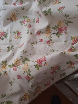 Mantel de mesa camilla con rosas