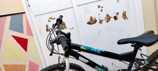 Bicicleta de montaña negra