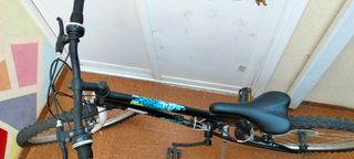 Bicicleta de montaña negra