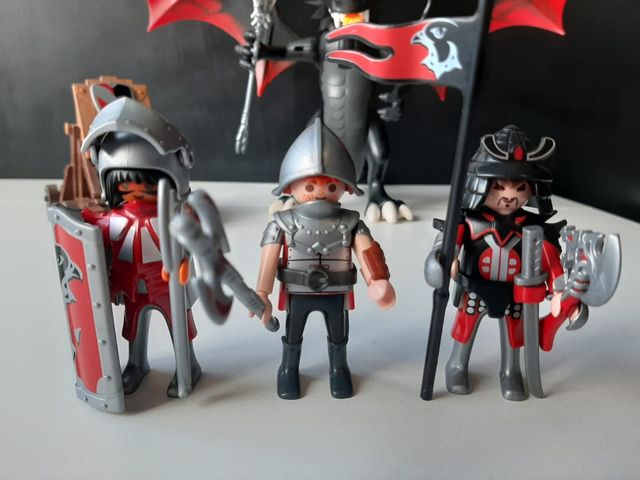 Playmobil. Dragón y Caballeros caza dragones.