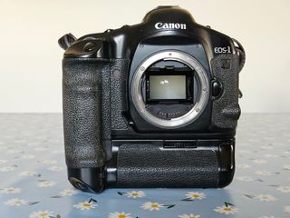 Canon EOS 1VHS