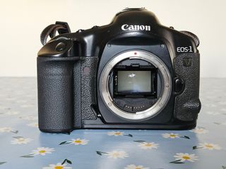 Canon EOS 1VHS