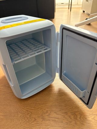 Mini nevera cosméticos