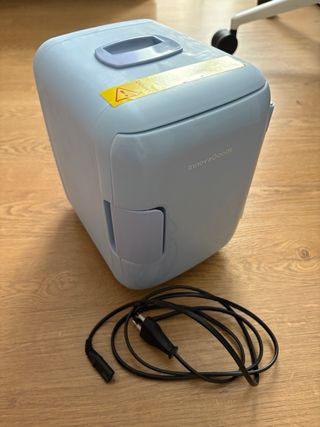 Mini nevera cosméticos