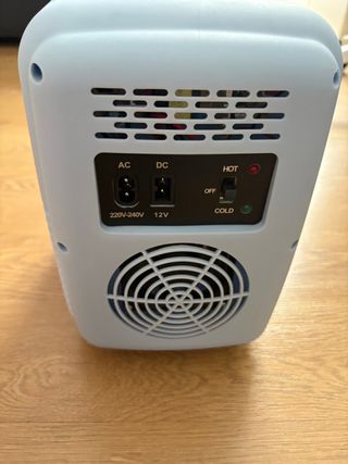 Mini nevera cosméticos