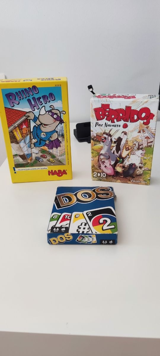 Juegos de mesa: Rhino Hero, BerriDog, DOS