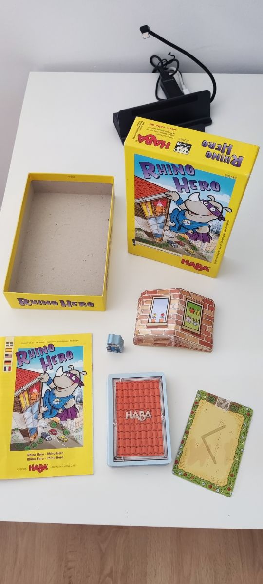 Juegos de mesa: Rhino Hero, BerriDog, DOS