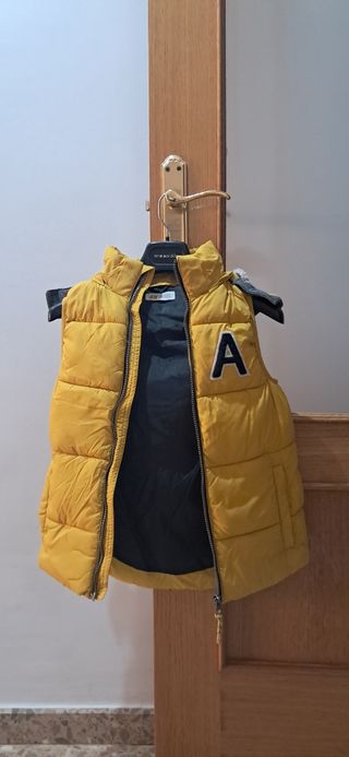 Chaleco acolchado amarillo con capucha, 8-10 años