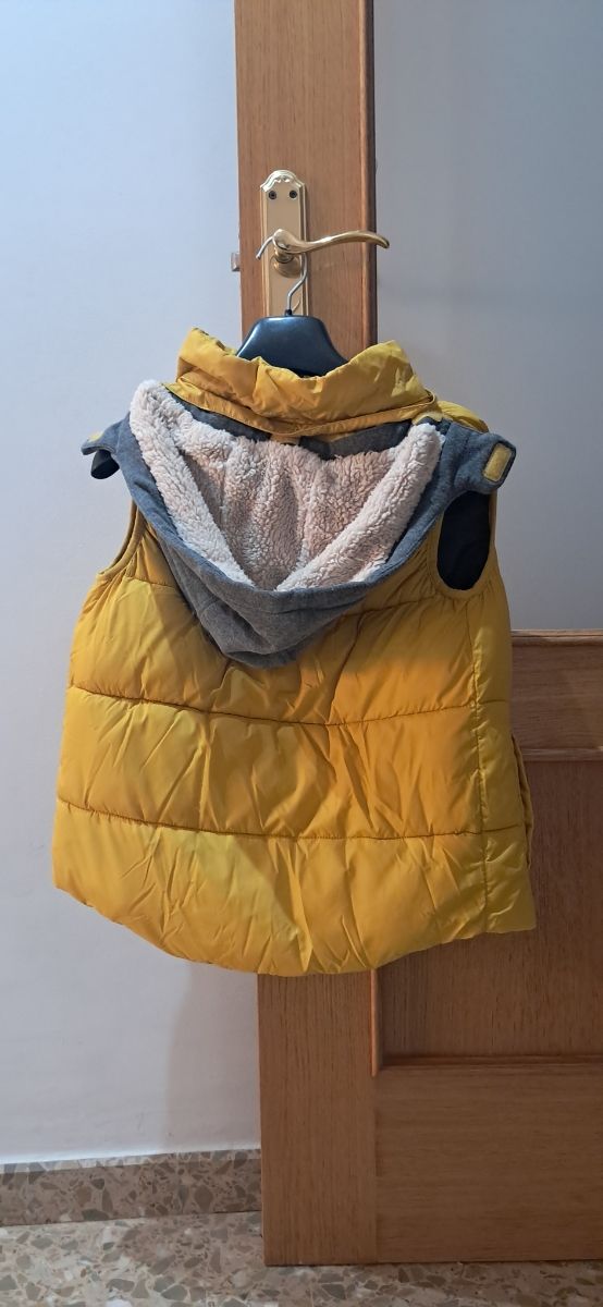 Chaleco acolchado amarillo con capucha, 8-10 años