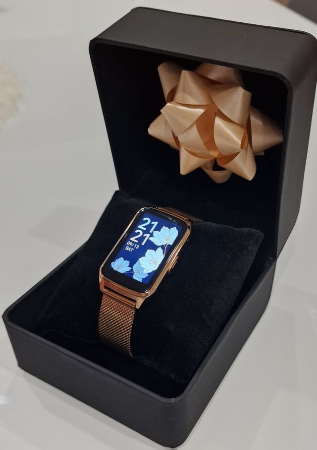 Smartwatch donna elegante oro (nuovo) 2 cinturini