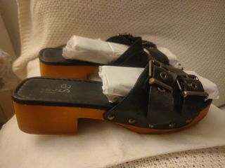 Sandalias IT SE cuero negras hebillas