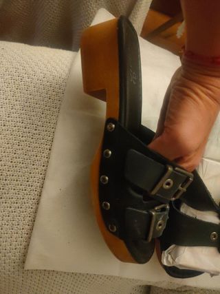 Sandalias IT SE cuero negras hebillas