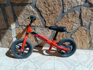 Bicicleta sin pedales roja B'TWIN