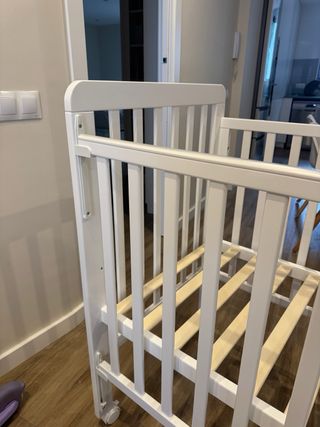 Cuna blanca 125x66 cm + colchón 120x60 cm