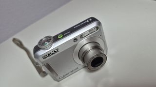 Cámara Digital Sony Cyber-shot Plata