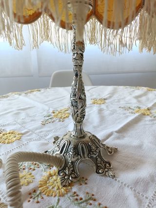 Lámparas antiguas de mesa con flecos