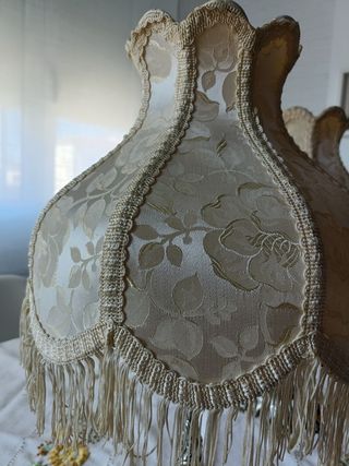 Lámparas antiguas de mesa con flecos