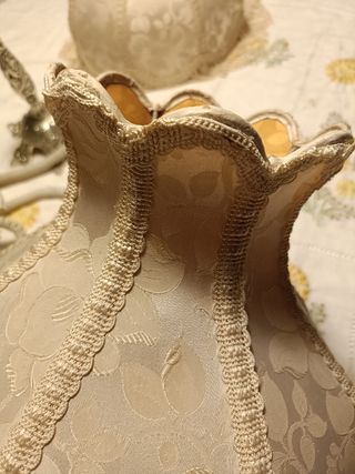 Lámparas antiguas de mesa con flecos