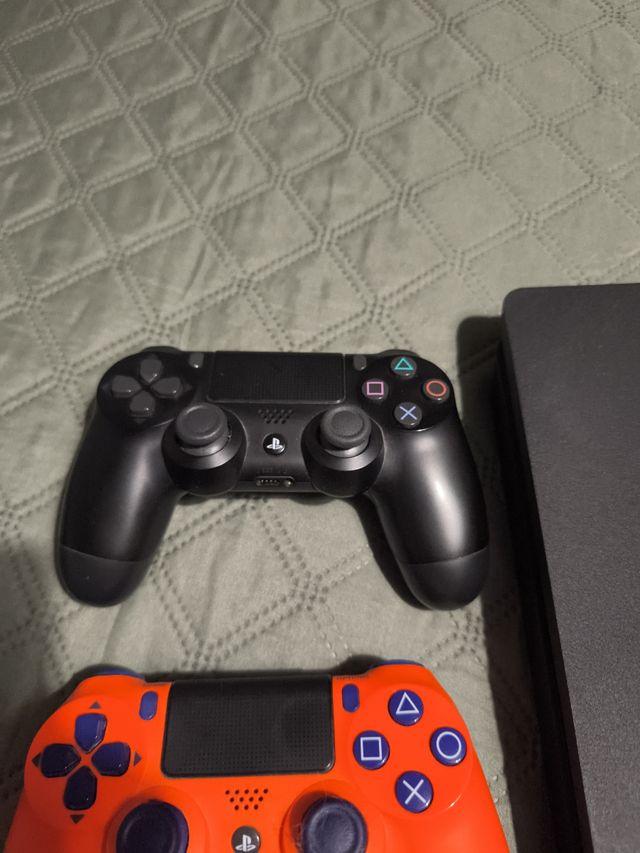 Pack PS4 CON MANDOS Y JUEGOS