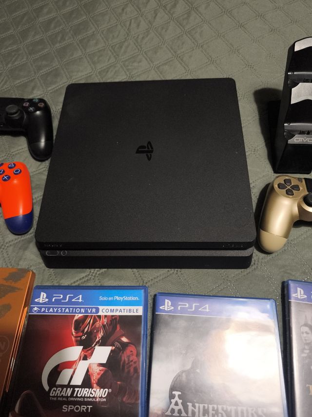 Pack PS4 CON MANDOS Y JUEGOS