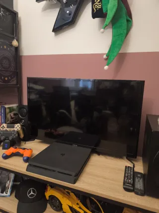 Pack TV Samsung 32", PS4 CON MANDOS Y JUEGOS