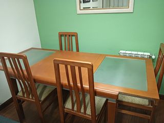 Mesa y 4 Sillas Comedor Madera
