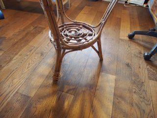 Mesa auxiliar redonda de bambú