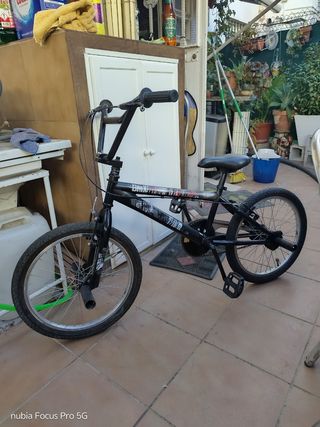 Bicicleta BMX negra