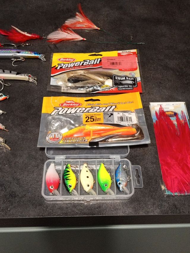 Artificiali da pesca assortiti spinning e traina