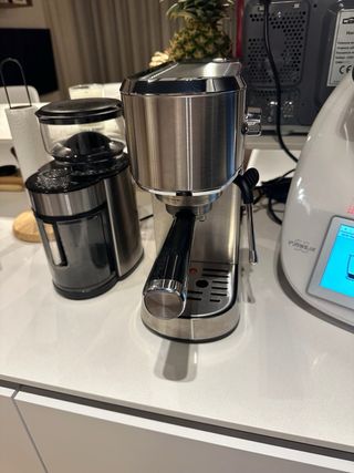 Cafetera Espresso + molidor + herramientas 