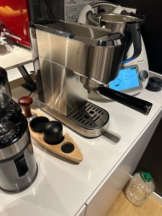 Cafetera Espresso + molidor + herramientas 