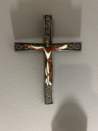 Crucifijo de pared decorado