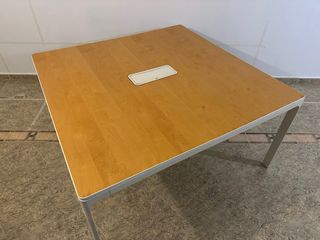 Mesa IKEA BEKANT cuadrada 140x140