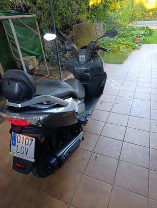 Moto Daelim 125 de 2020 Scooter Negra