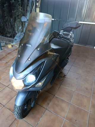 Moto Daelim 125 de 2020 Scooter Negra