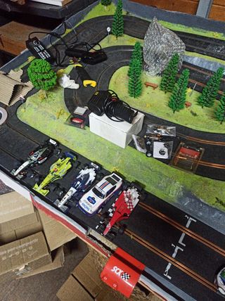 Scalextric: 5 coches y accesorios
