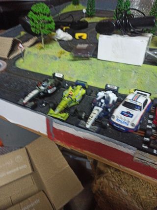 Scalextric: 5 coches y accesorios