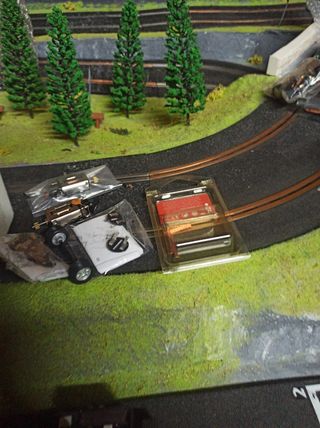 Scalextric: 5 coches y accesorios