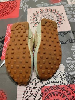 Tenis Nike Mujer Dorados y Blancos