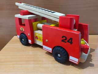 Camión de bomberos de madera