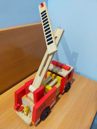 Camión de bomberos de madera