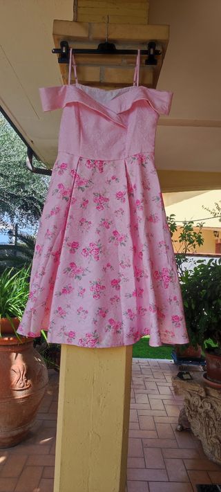 Vestito rosa con fiori
