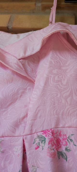 Vestito rosa con fiori