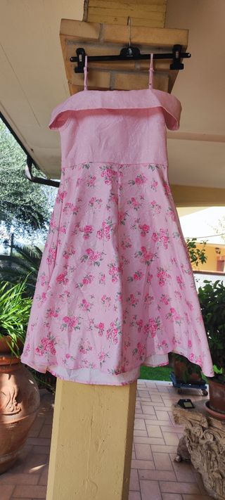 Vestito rosa con fiori